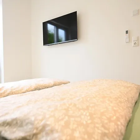 Modernes Ferienhaeuschen Am Zeulenrodaer Mit Terrasse, Klimaanlage, 1 Sz, Max 3 Gaeste *