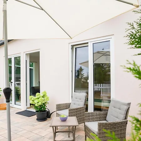 Modernes Ferienhaeuschen Am Zeulenrodaer Mit Terrasse, Klimaanlage, 1 Sz, Max 3 Gaeste