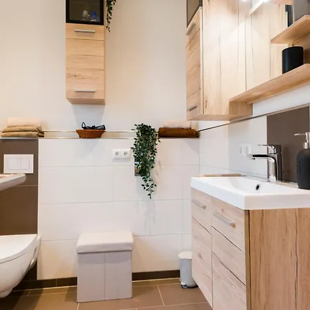 Modernes Ferienhaeuschen Am Zeulenrodaer Mit Terrasse, Klimaanlage, 1 Sz, Max 3 Gaeste