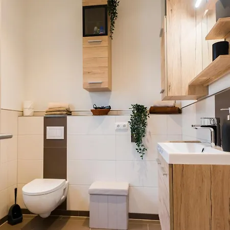 Ferienhaeuschen Am See, Neu Gebaut, Klimatisiert Und Beheizbar * Zeulenroda-Triebes