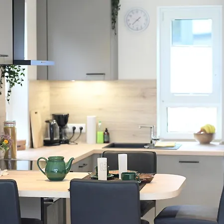 Modernes Ferienhaeuschen Am Zeulenrodaer Mit Terrasse, Klimaanlage, 1 Sz, Max 3 Gaeste