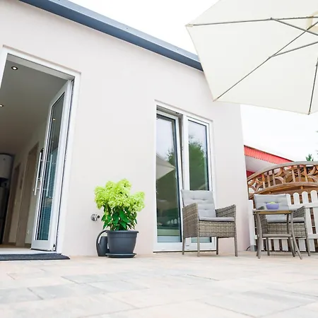 Modernes Ferienhaeuschen Am Zeulenrodaer Mit Terrasse, Klimaanlage, 1 Sz, Max 3 Gaeste Цойленрода