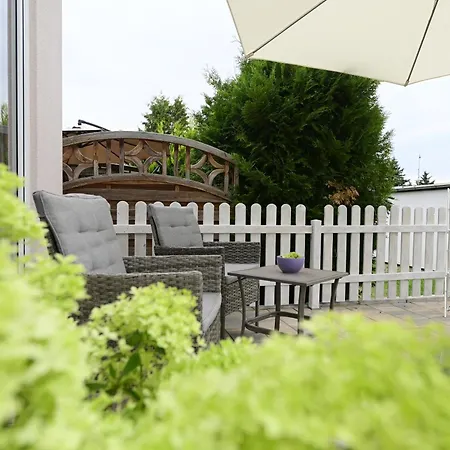 Modernes Ferienhaeuschen Am Zeulenrodaer Mit Terrasse, Klimaanlage, 1 Sz, Max 3 Gaeste *